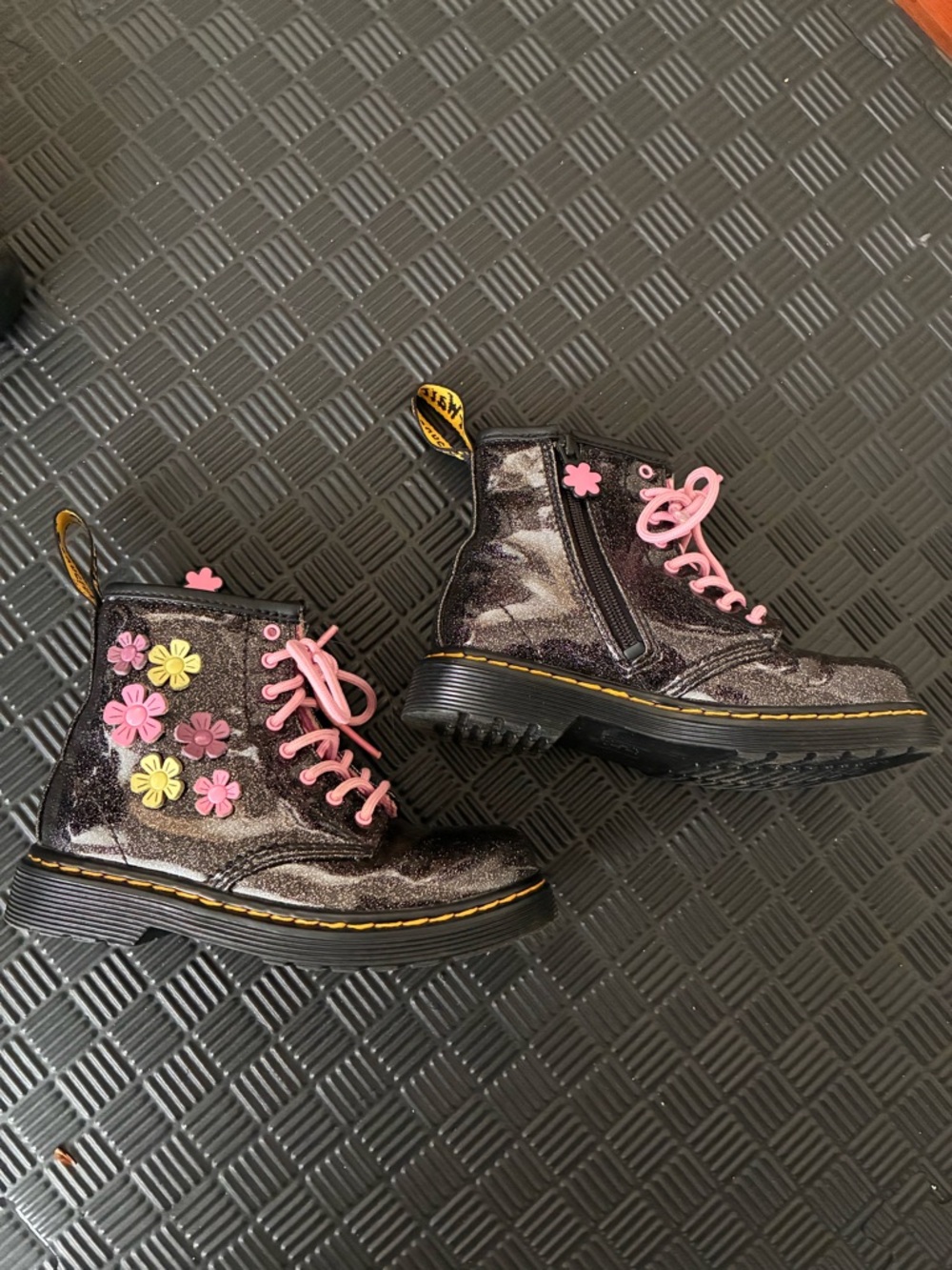 Dr Martens GLITTER & FLOWER APPLIQUE LACE UP BOOTS kids size 10